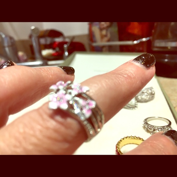 Flower 🌸 ring - Picture 2 of 6